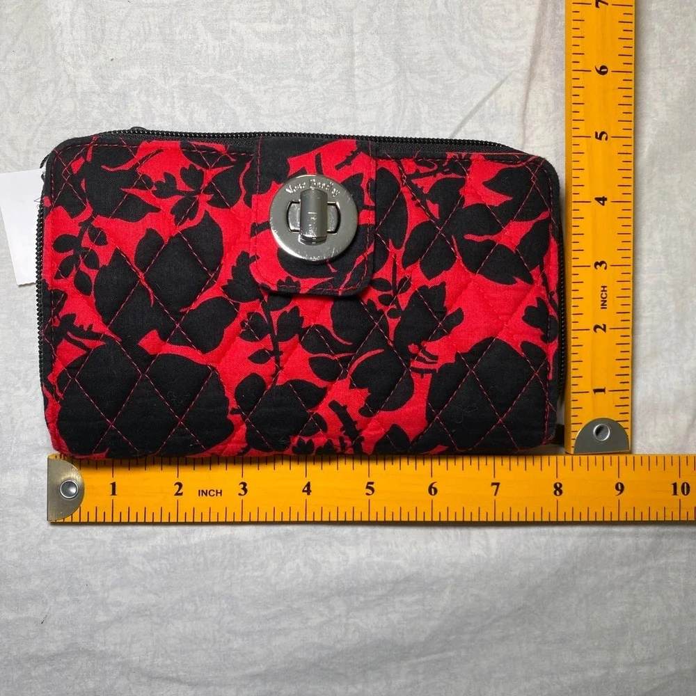 Vera Bradley Turnlock Wallet Silhouette Floral Red Black Quilted Retired - Picture 4 of 5